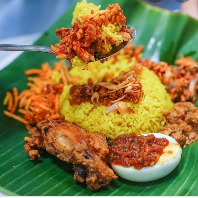 Nasi Kuning Hati Telur