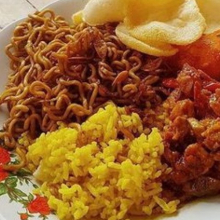 Nasi Kuning Ikan 