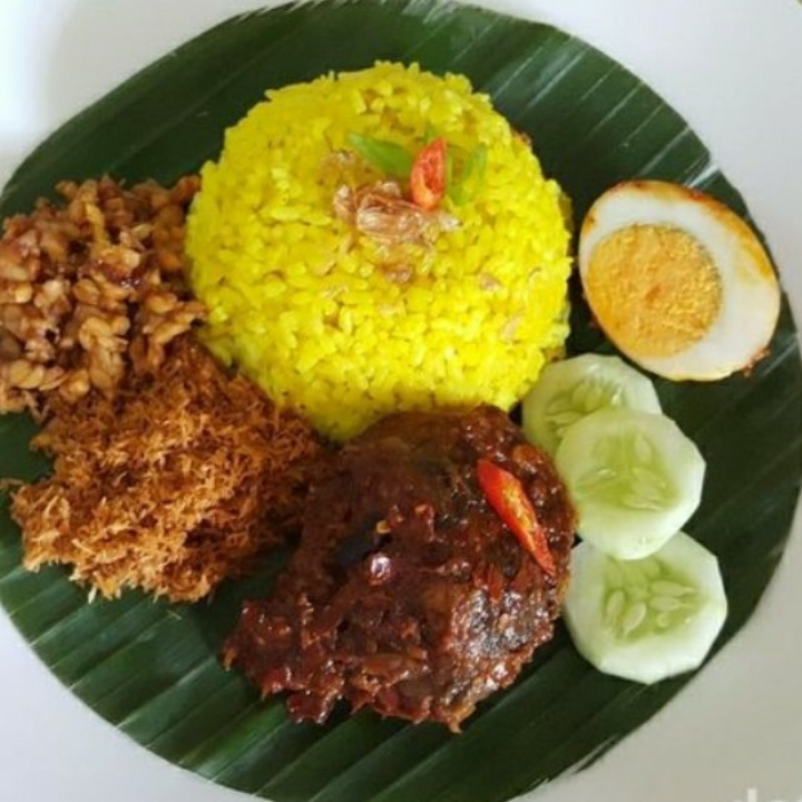 Nasi Kuning Ikan  Telur