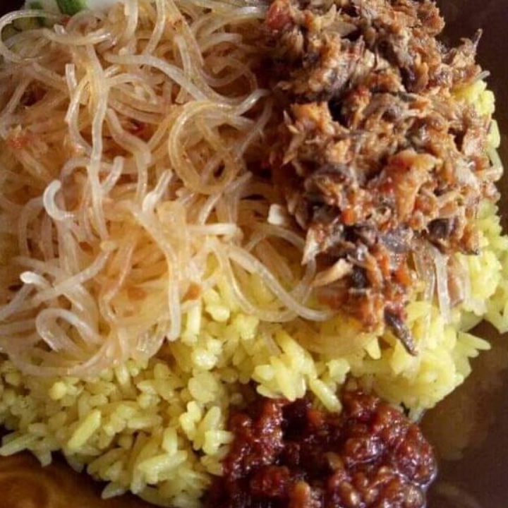Nasi Kuning Ikan Suir