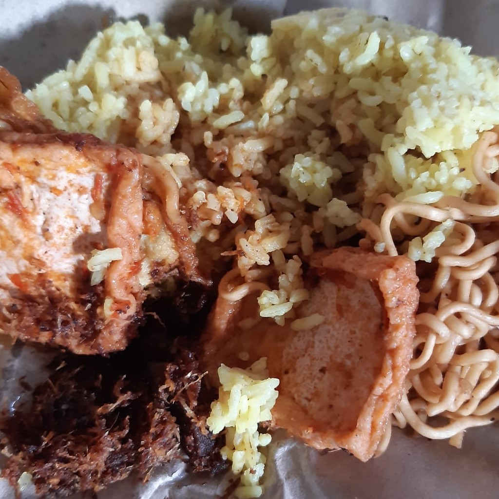 Nasi Kuning Porsi Besar