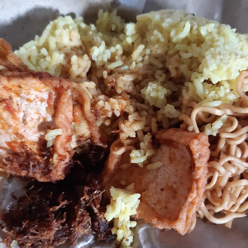 Nasi Kuning Porsi Sedang