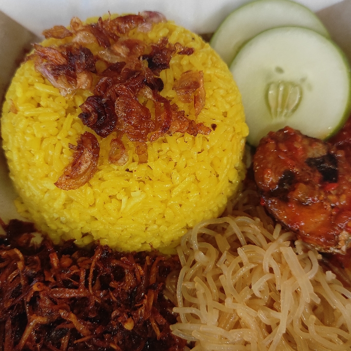 Nasi Kuning Sambel Goreng Ubi