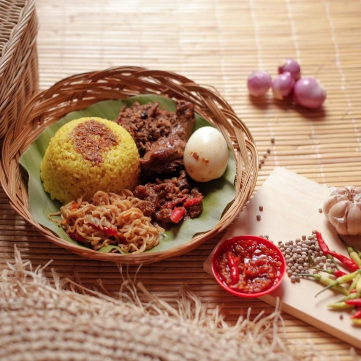 Nasi Kuning Spesial