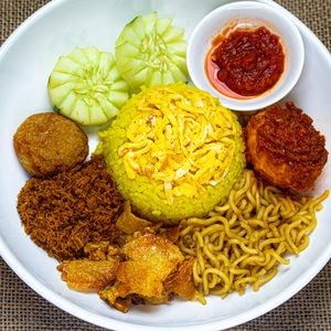 Nasi Kuning Telor Bali