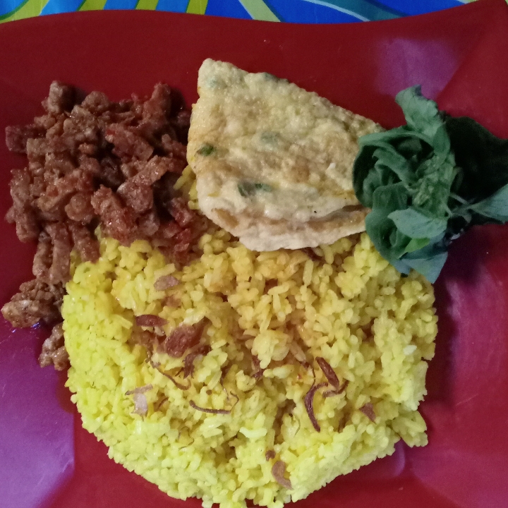 Nasi Kuning Telor Dadar