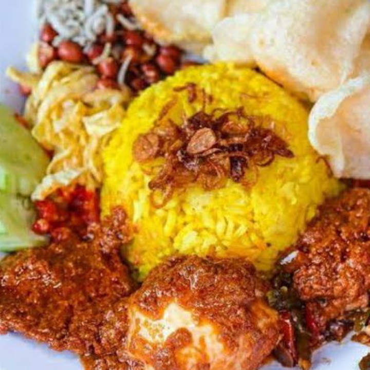 Nasi Kuning Telur 