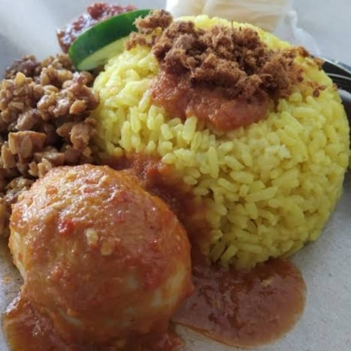 Nasi Kuning Telur