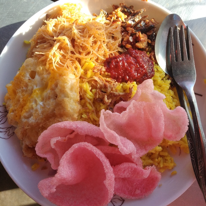 Nasi Kuning Telur