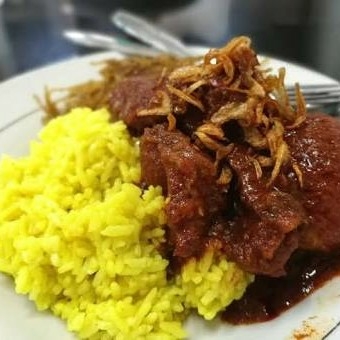 Nasi Kuning Tersedia Pagi