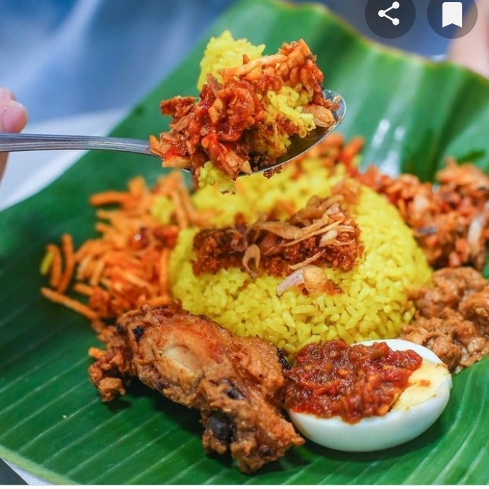 Nasi Kuning Tongkol Telur