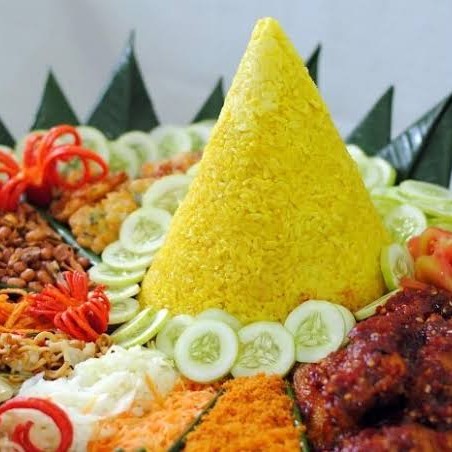 Nasi Kuning Tumpeng