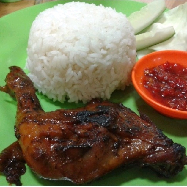 Nasi Lalapan Ayam Bacem