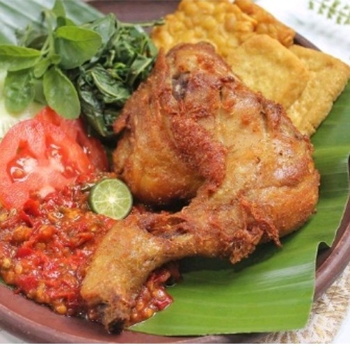Nasi Lalapan Ayam Goreng