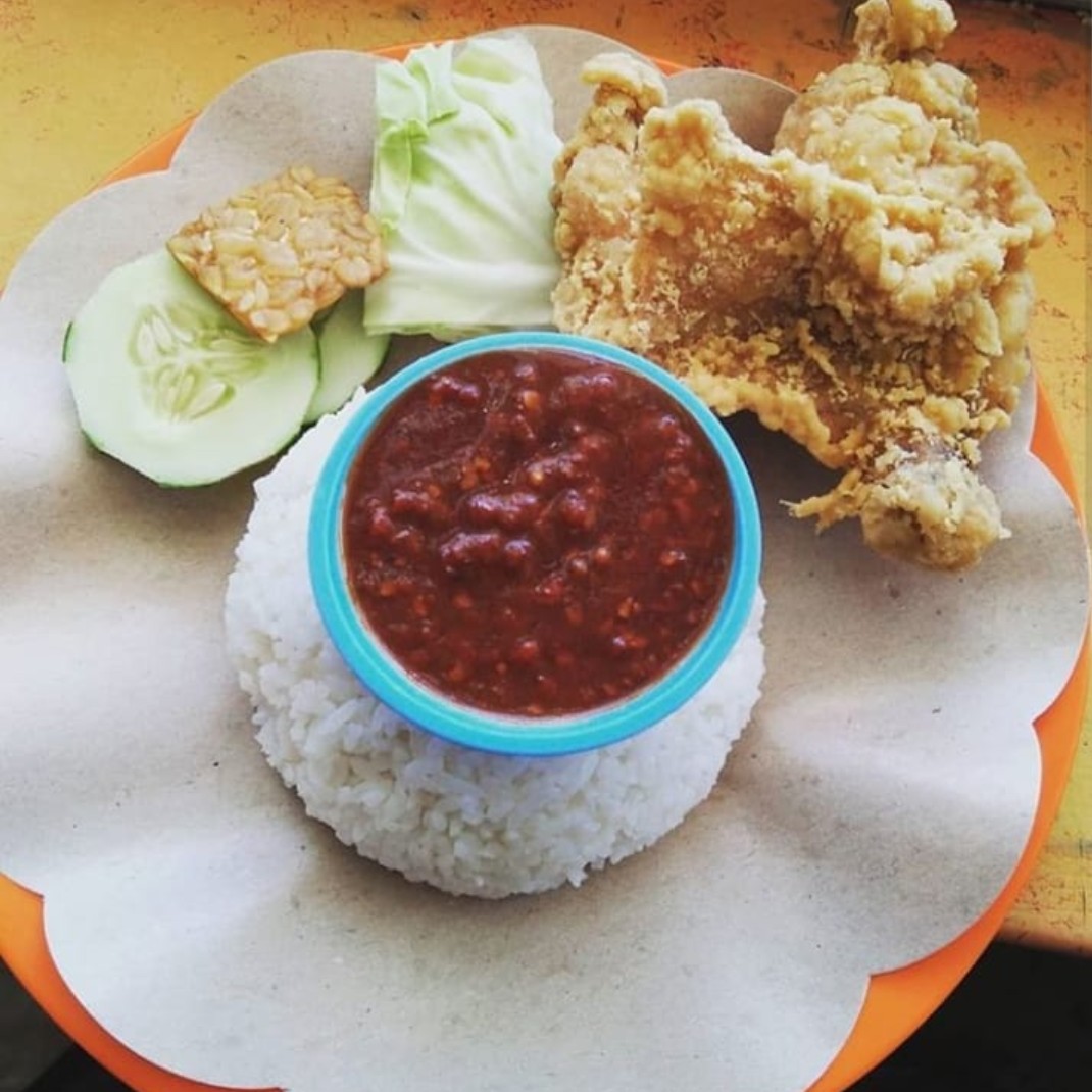 Nasi Lalapan Ayam Krispy Kayla