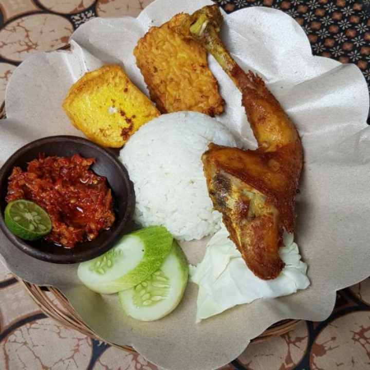 Nasi Lalapan Ayam Potong