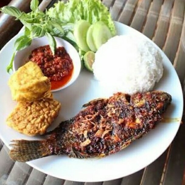 Nasi Lalapan Ikan Nila