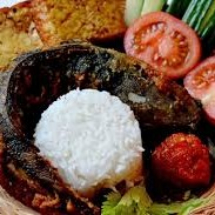 Nasi Lalapan Lele