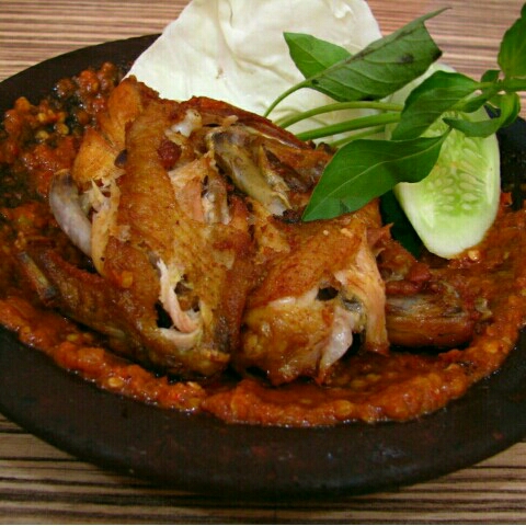 Nasi Lalapan Penyetan Ayam