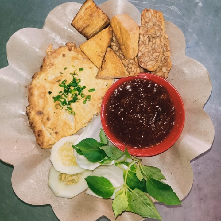 Nasi Lalapan Tempe Telur