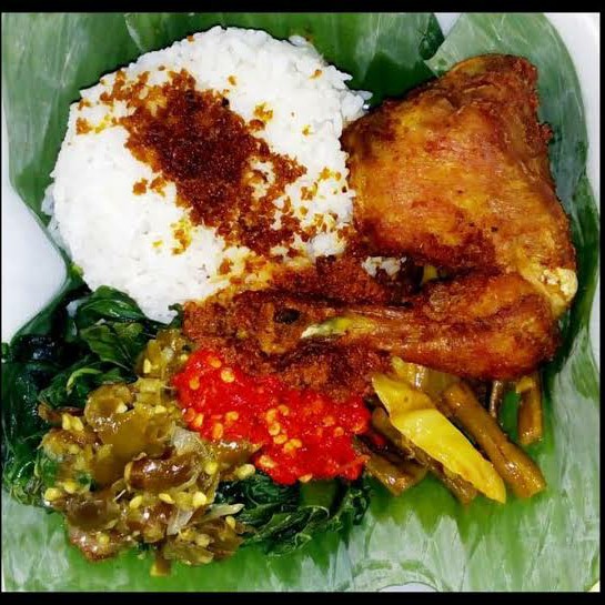 Nasi Pakek Ayam Goreng