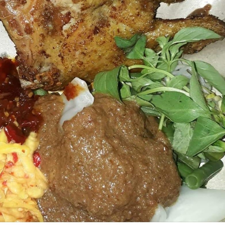 Nasi Pecel Atau Lalapan Lele