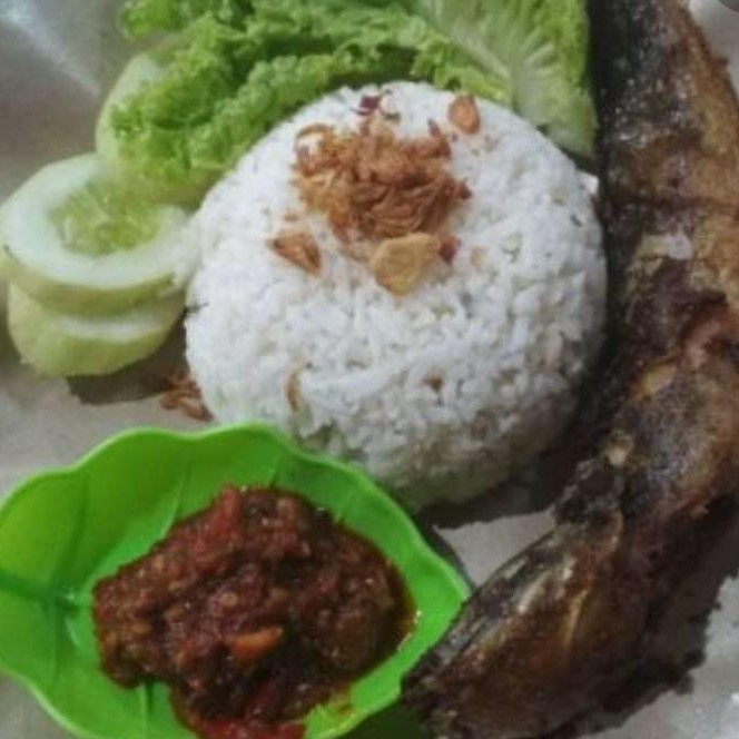 Nasi Pecel Atau Lalapan Lele