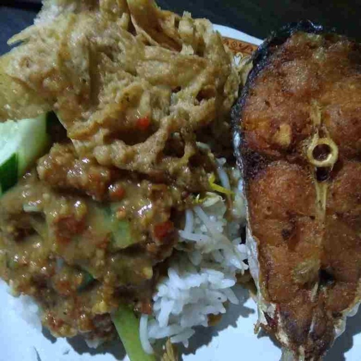 Nasi Pecel Patin Goreng