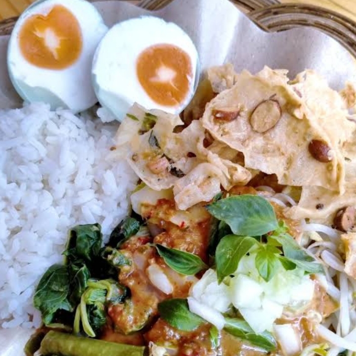 Nasi Pecel Telur Asin