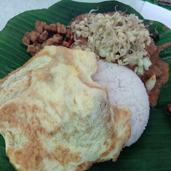 Nasi Pecel Telur Dadar