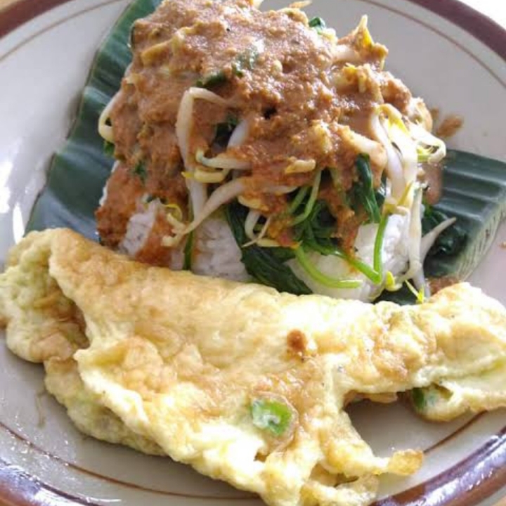 Nasi Pecel Telur Dadar