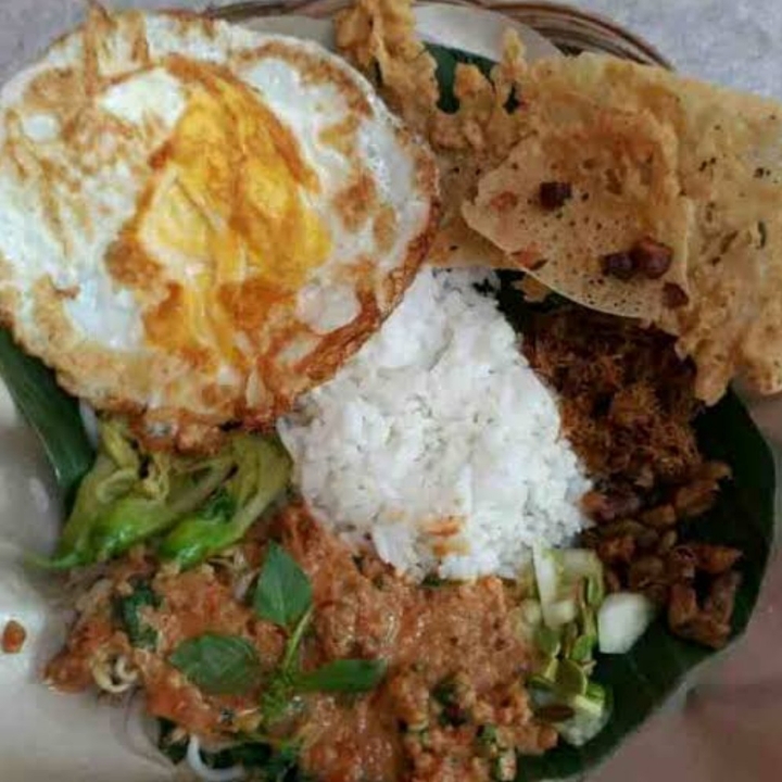 Nasi Pecel Telur Mata Sapi