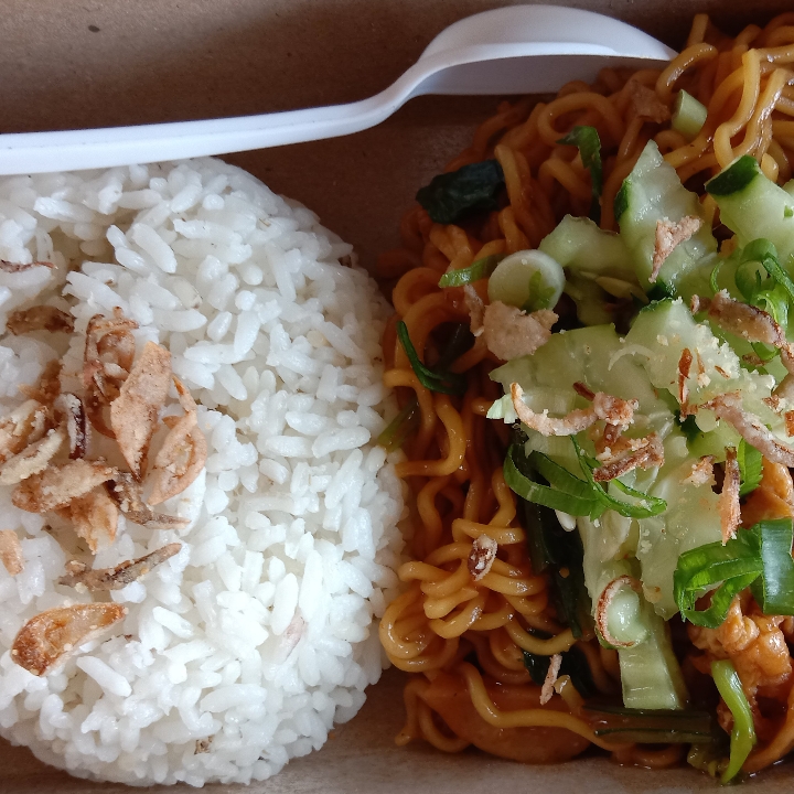 Nasi Ples Mie Goreng