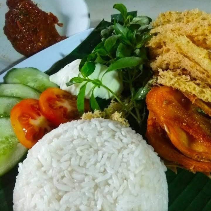 Nasi Putih Ayam Kremes