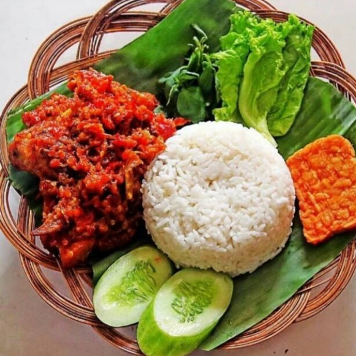 Nasi Putih Ayam Sambelletok