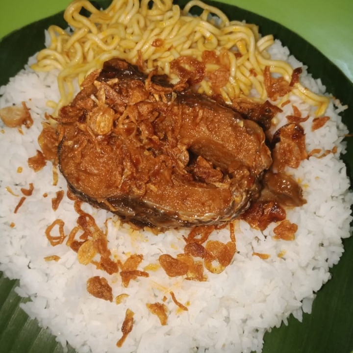 Nasi Putih Haruan Masak Habang