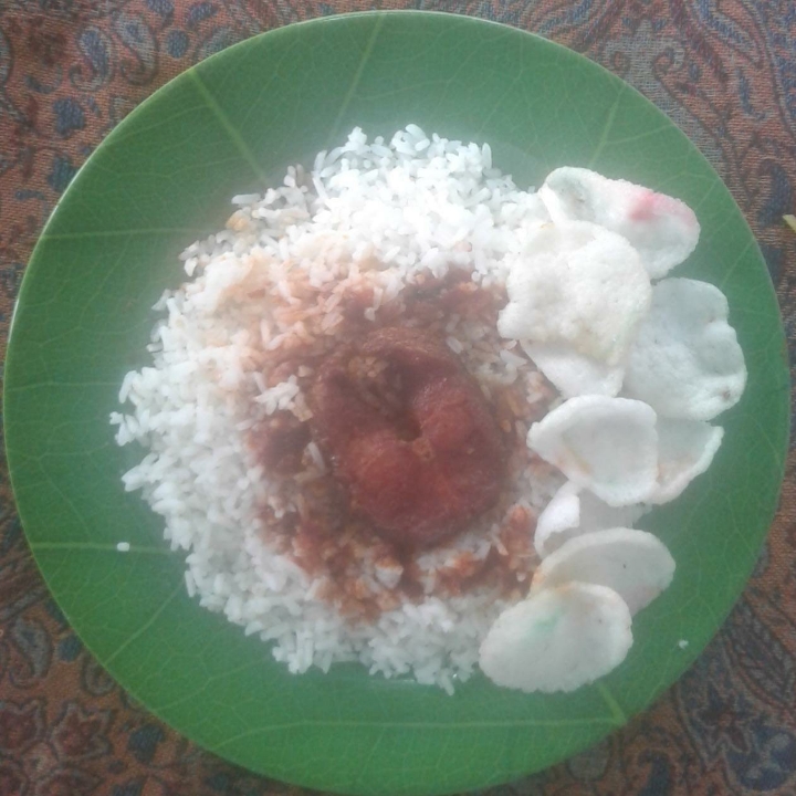 Nasi Putih Lauk Telur Bebek