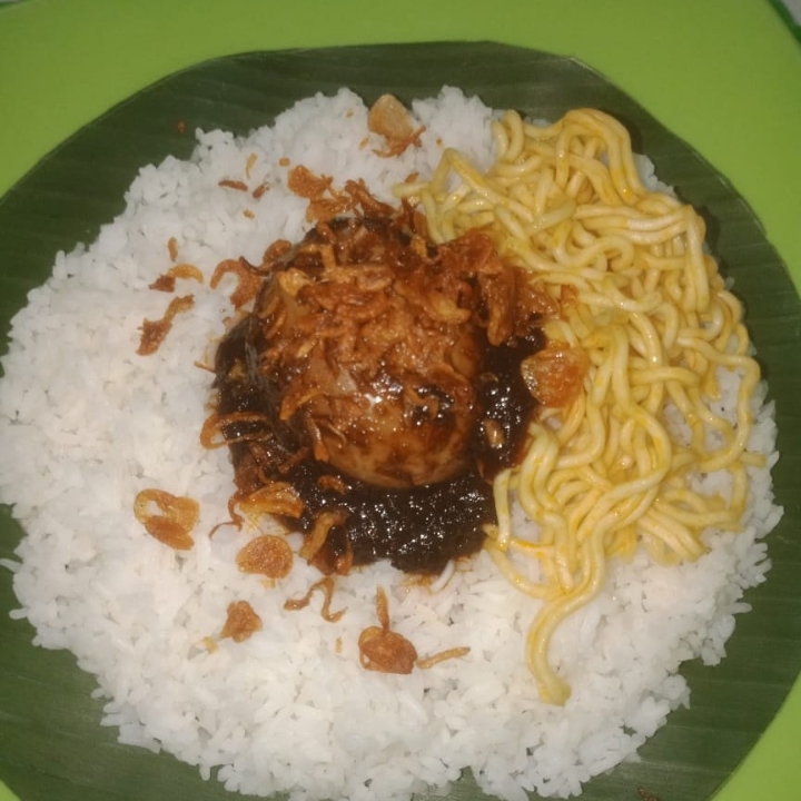 Nasi Putih Telur Masak Habang