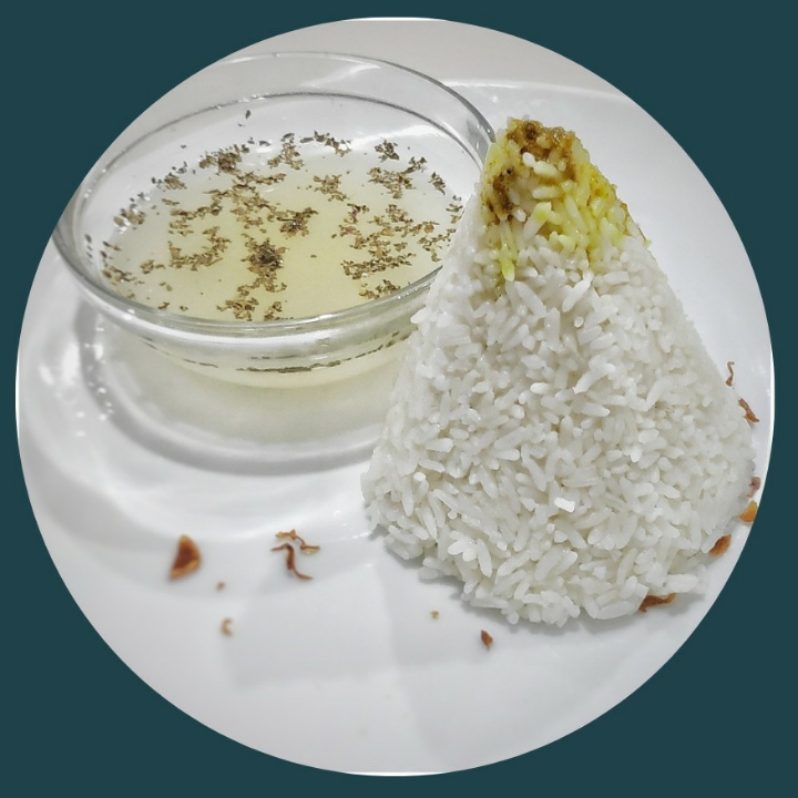 Nasi Putih-Tumpeng dan Sup Kaldu
