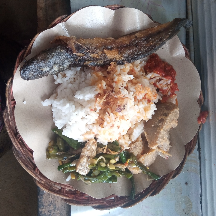 Nasi Sayur Lele Goreng