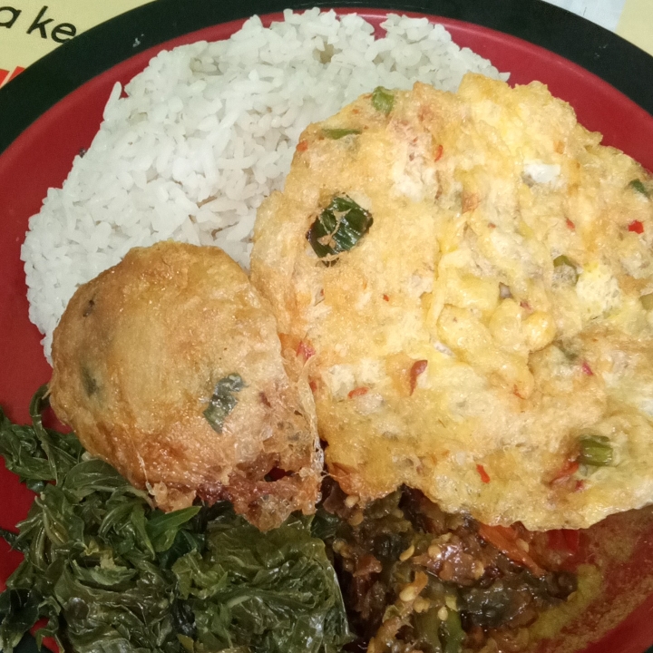 Nasi Telor Pekedel Sayur