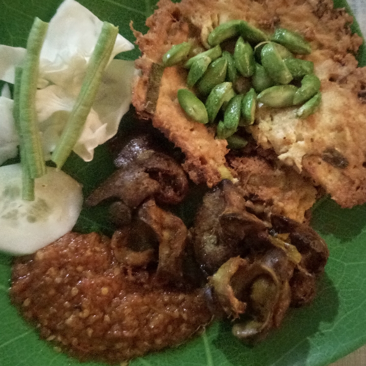 Nasi Telur Hati Pete
