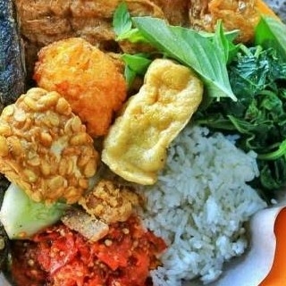 Nasi Tempong Bu Siti