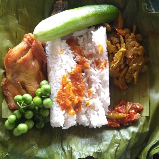 Nasi Timbel Komplit Ayam Timun Lalab