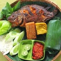 Nasi Timbel Komplit Ikan Mas Timun Kentang Lalab