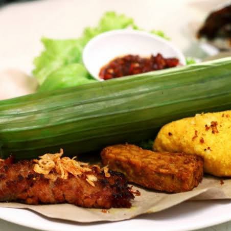 Nasi Timbel Komplit Pindang Ikan Timun Lalab