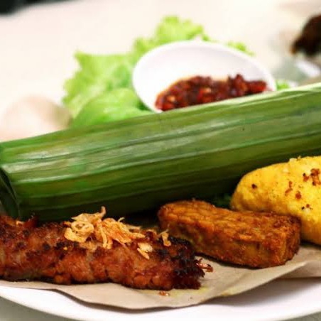 Nasi Timbel Komplit Pindang Ikan Timun Orek Lalab
