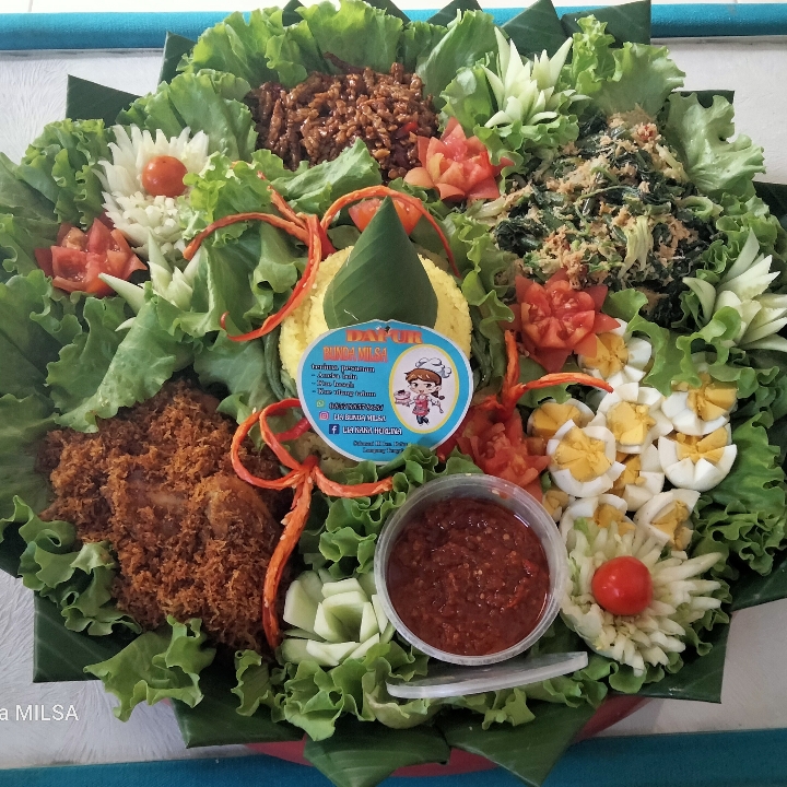 Nasi Tumpeng 