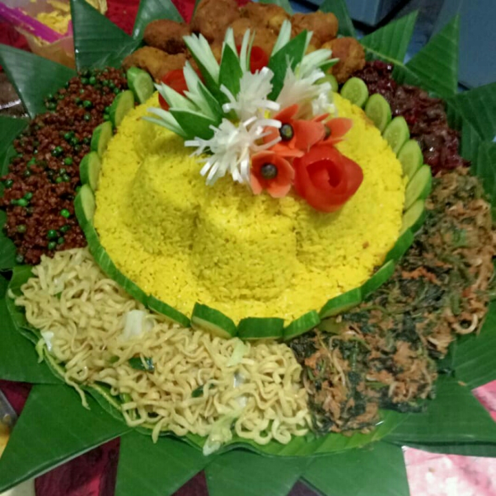 Nasi Tumpeng 