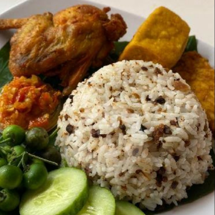 Nasi Tutug Oncom Ayam Goreng